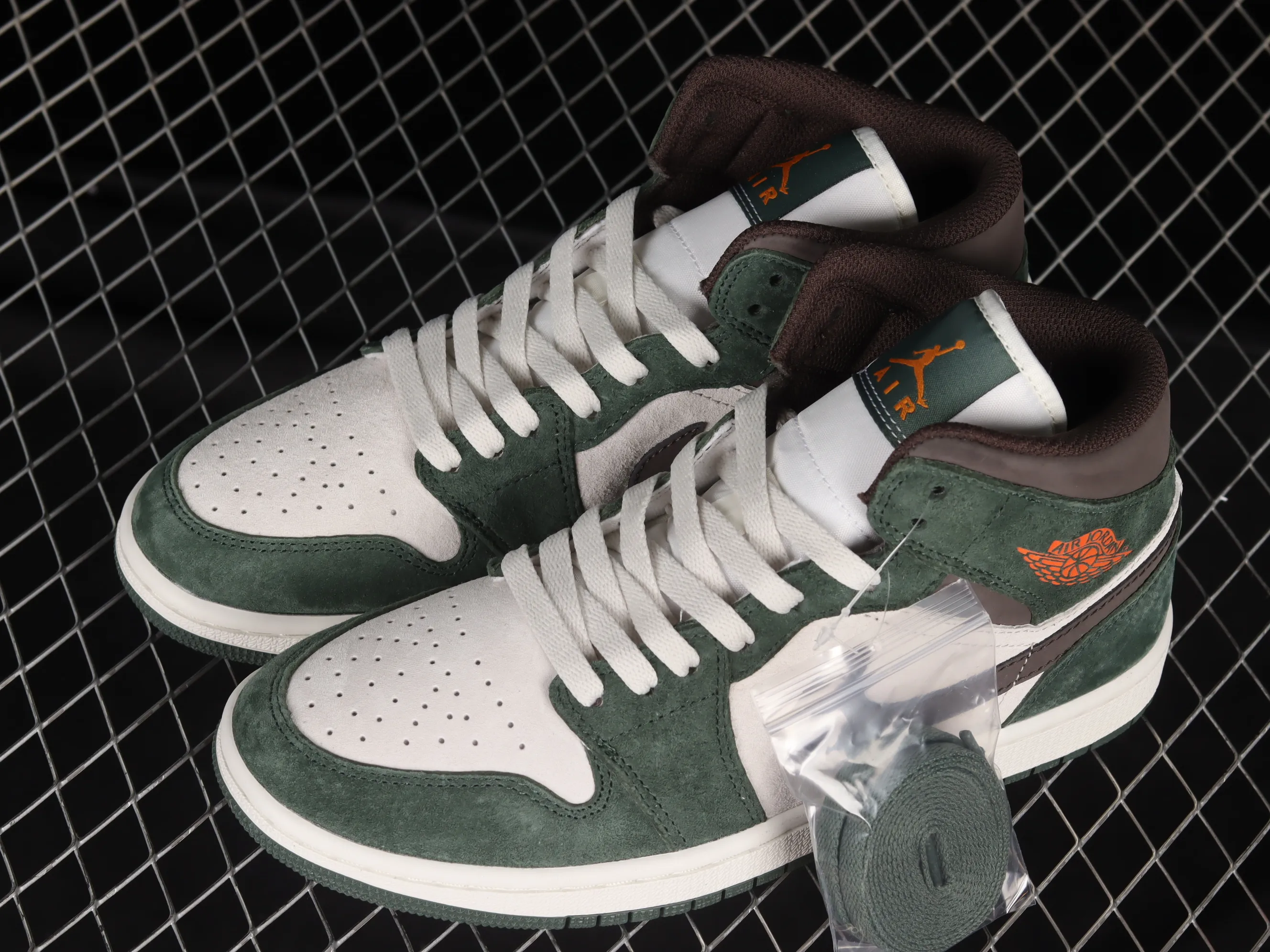 All categories Air Jordan Jordan series basketball shoes Air Jordan 1 Mid Air Jordan 1 Mid OG SP AJ1 Joe 1 customized mid-top basketball shoes 554766-002